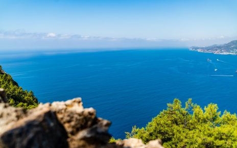 探索超級遊艇的奢華世界:您的夢想航程指南