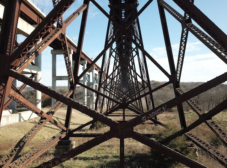 深入解析二手小型遊艇的選購與保養指南